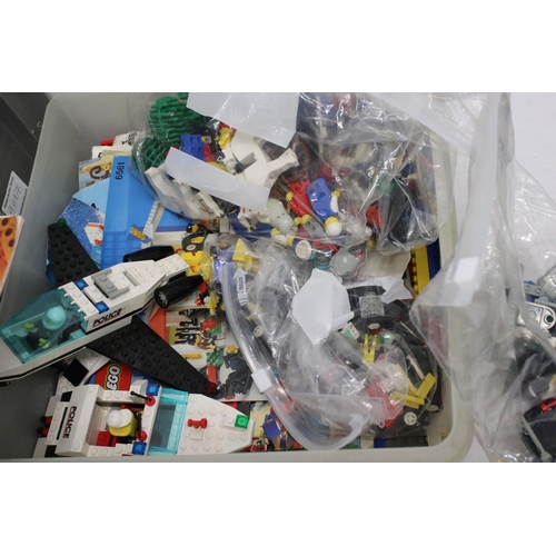 546 - Large quantity of assembled Lego models with boxes, appearing complete but unchecked