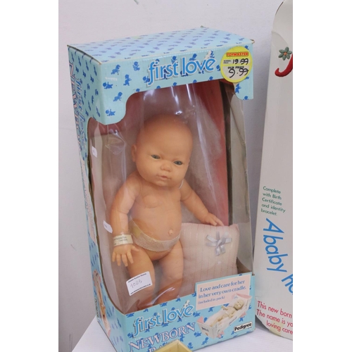 555 - Boxed Pelham Pupper Witch plus 4 x boxed plastic dolls to include Pedigree First Love Newborn Baby, ... 