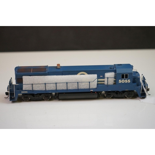 72 - Boxed E & P Associates GE B36-7 painted Conrail brass locomotive by Samhongsa (Korea), appearing exc... 