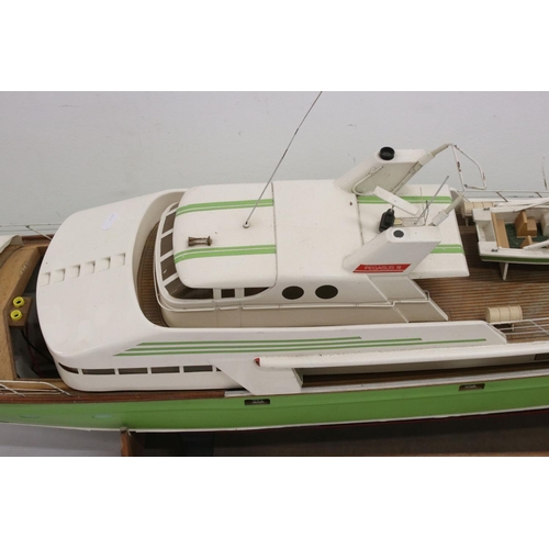 1264 - Large fibreglass scratch built model boat, built for radio and receiver, good overall condition