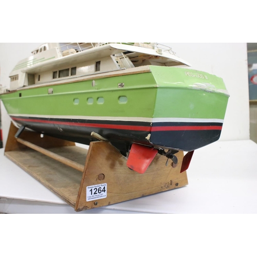 1264 - Large fibreglass scratch built model boat, built for radio and receiver, good overall condition