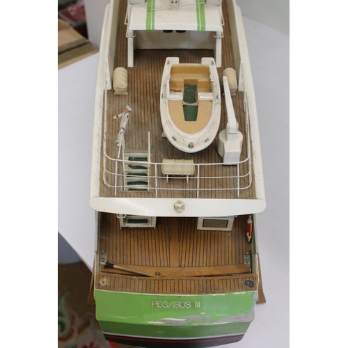 1264 - Large fibreglass scratch built model boat, built for radio and receiver, good overall condition