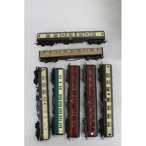 342a - Seven OO gauge items of rolling stock, all coaches, to include 5 x Hornby & 2 x Lima