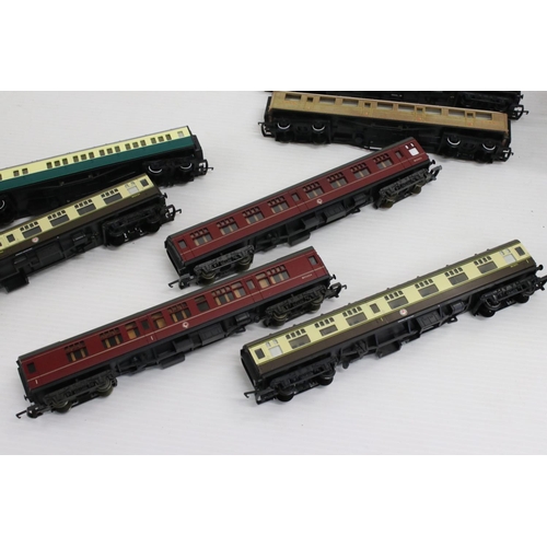 342a - Seven OO gauge items of rolling stock, all coaches, to include 5 x Hornby & 2 x Lima