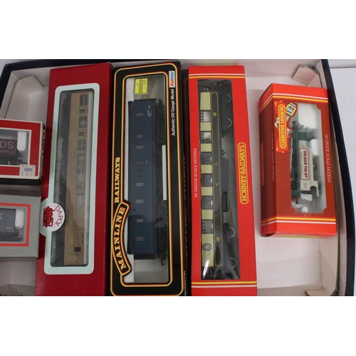 357a - 11 Boxed OO gauge items of rolling stock to include 3 x Hornby (featuring R416 Royal Mail Coach), 5 ... 