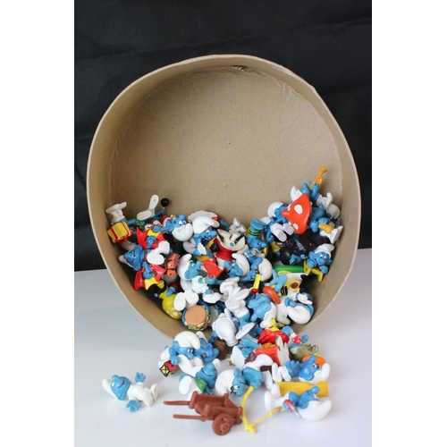 373 - Collection of various Smurfs figures featuring Peyo, includes Ice Hockey, Gardener, Canoe etc, appro... 