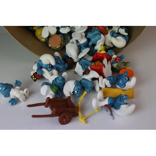 373 - Collection of various Smurfs figures featuring Peyo, includes Ice Hockey, Gardener, Canoe etc, appro... 