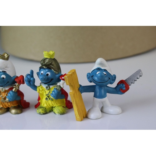 373 - Collection of various Smurfs figures featuring Peyo, includes Ice Hockey, Gardener, Canoe etc, appro... 