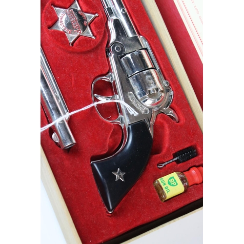 420 - Boxed BMC Outlaw The Apache Calibre .44 gun set