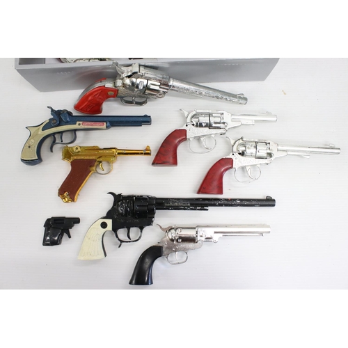 423 - Collection of 19 toy guns to include 2 x Captain Cutlass, Crescent Luger, Lone Star Cobra, Lone Star... 