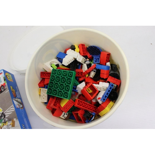 519 - Lego - Quantity of Lego to include boxed City Starter Set 60023 (unchecked), various bricks and acce... 