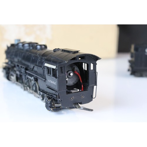 298 - NorthWest Short Line Toby HO gauge ATSF 2-10-2 3859 brass locomotive & tender (Japan), painted, appe... 