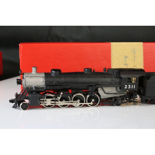 302 - Two Ho gauge brass locomotive & tenders to include Samhongsa Union Pacific 2311 2-8-2 and an unmarke... 