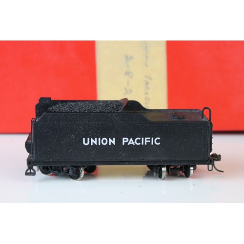 302 - Two Ho gauge brass locomotive & tenders to include Samhongsa Union Pacific 2311 2-8-2 and an unmarke... 