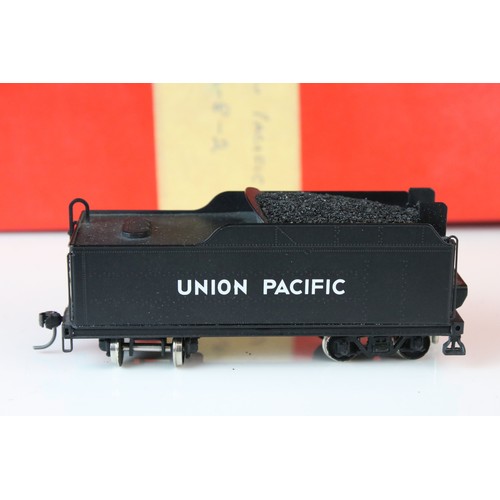 302 - Two Ho gauge brass locomotive & tenders to include Samhongsa Union Pacific 2311 2-8-2 and an unmarke... 