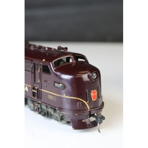 307 - Tenshodo HO gauge Pennsylvania 9505 brass locomotive & coach, painted, appearing vg