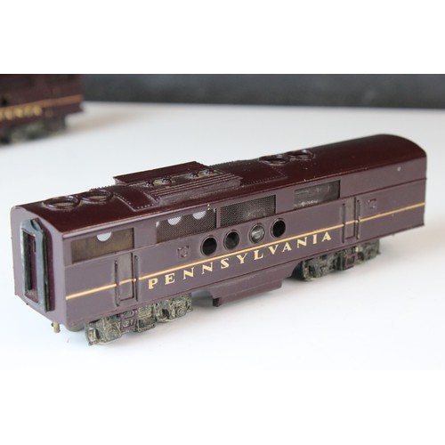 307 - Tenshodo HO gauge Pennsylvania 9505 brass locomotive & coach, painted, appearing vg