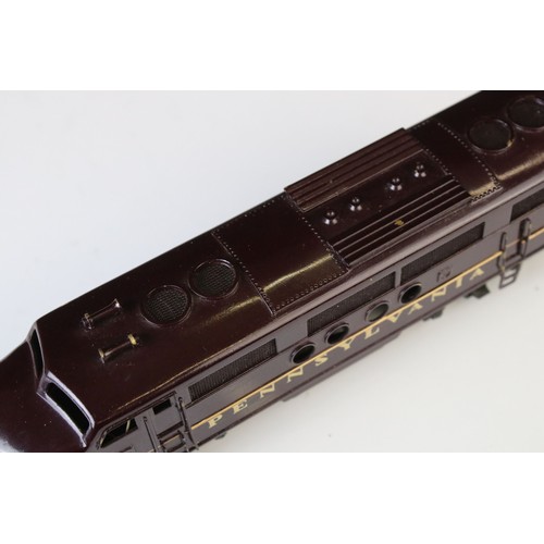 307 - Tenshodo HO gauge Pennsylvania 9505 brass locomotive & coach, painted, appearing vg