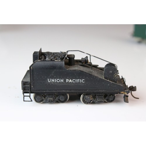 308 - RP Model HO gauge 0-6-0 4473 Union Pacific brass locomotive & tender, painted and an unmarked HO gau... 