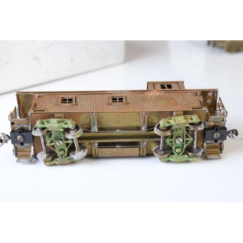 310 - Boxed Tenshodo HO gauge 0-6-0 brassTank Loco 128 (painted), plus brass HO gauge caboose, tender and ... 