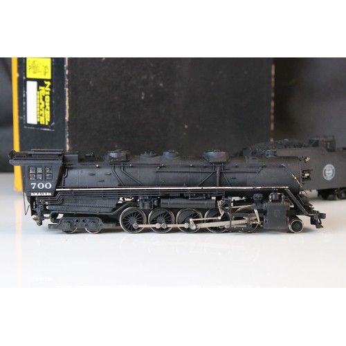 59 - Boxed Nickel Plate Products HO gauge DM&IR 2-10-4 brass locomotive & tender (Japan), painted, appear... 