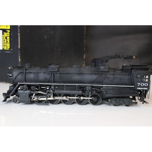 59 - Boxed Nickel Plate Products HO gauge DM&IR 2-10-4 brass locomotive & tender (Japan), painted, appear... 