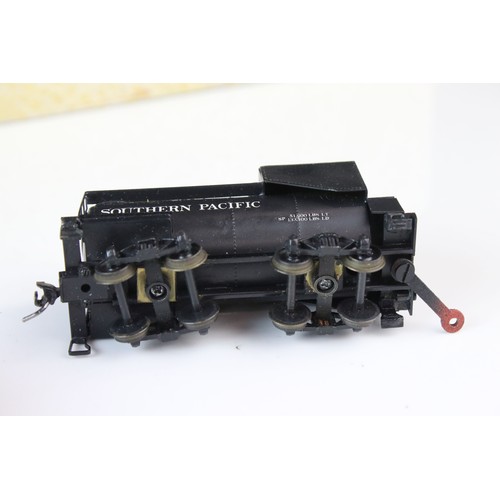 309 - Japanese HO gauge 0-6-0 1269 Southern Pacific brass locomotive & tender contained within a Paragon M... 