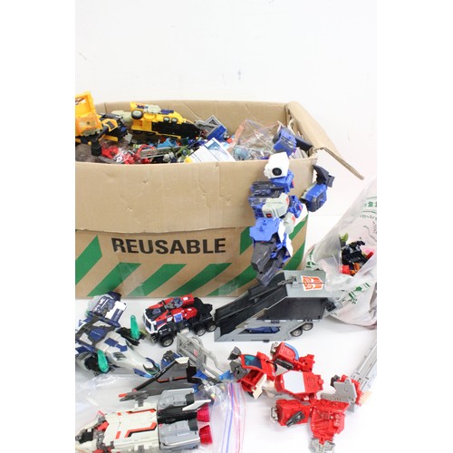 465A - Large collection of playworn circa 2000's Hasbro Transformers, featuring Armada and Energon, to incl... 