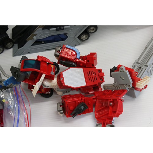 465A - Large collection of playworn circa 2000's Hasbro Transformers, featuring Armada and Energon, to incl... 