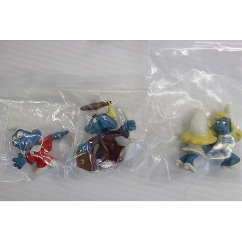 475 - 200 + Playworn Smurf figurines, to include Schleich, Peyo, Bully, etc, plus Windsurfer, Snail & Wago... 