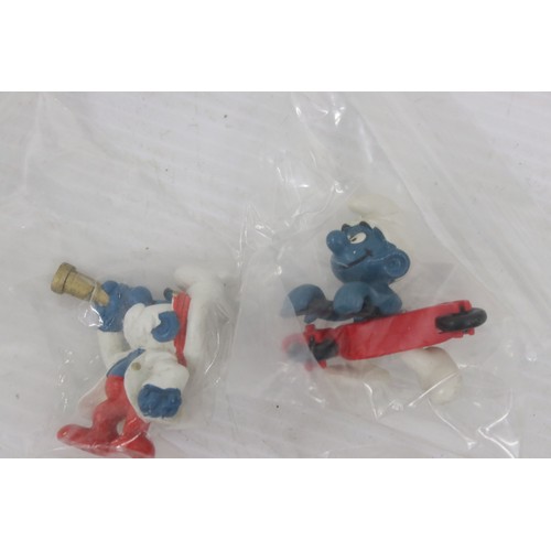 475 - 200 + Playworn Smurf figurines, to include Schleich, Peyo, Bully, etc, plus Windsurfer, Snail & Wago... 