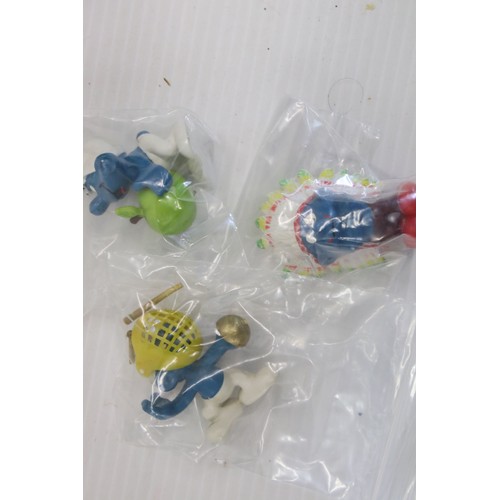 475 - 200 + Playworn Smurf figurines, to include Schleich, Peyo, Bully, etc, plus Windsurfer, Snail & Wago... 