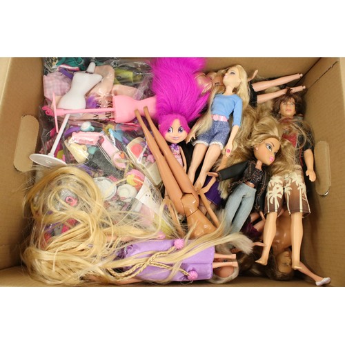 576 - Large group of cirac 1990s onwards dolls featuring Barbie, Brats, Disney etc, with many accessories,... 