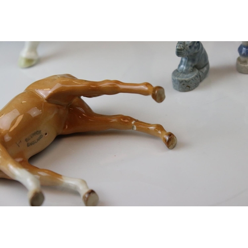 32 - A group of ceramics to include A Beswick Palomino horse one similar fowl Beswick bulldog Bosun Wade ... 