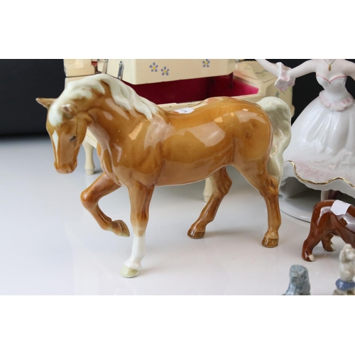 32 - A group of ceramics to include A Beswick Palomino horse one similar fowl Beswick bulldog Bosun Wade ... 