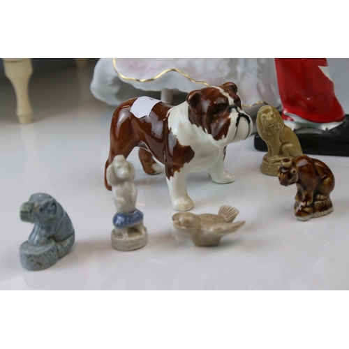 32 - A group of ceramics to include A Beswick Palomino horse one similar fowl Beswick bulldog Bosun Wade ... 