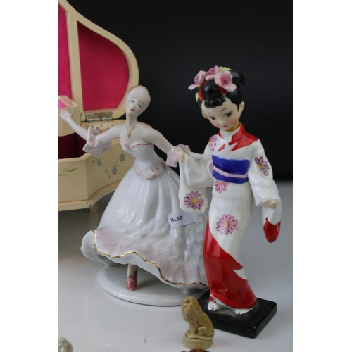 32 - A group of ceramics to include A Beswick Palomino horse one similar fowl Beswick bulldog Bosun Wade ... 