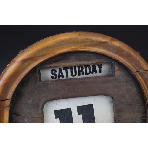 152 - Late 19th / Early 20th Wooden Cased Circular Perpetual Wall Calendar with apertures for day, date an... 