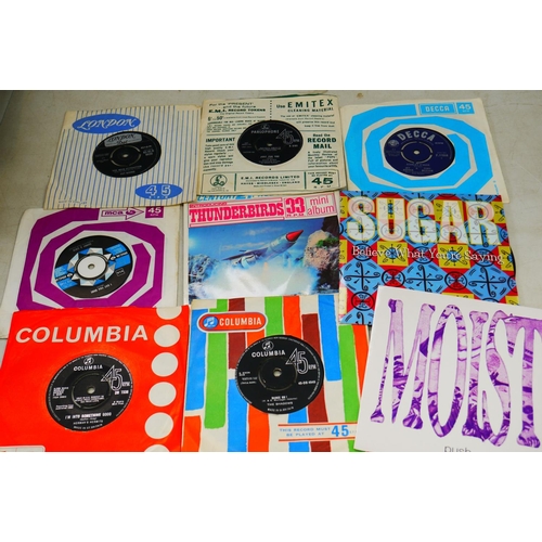 51 - Vinyl - Collection of over 200 45's spanning genres & decades from the 60's onwards including some c... 