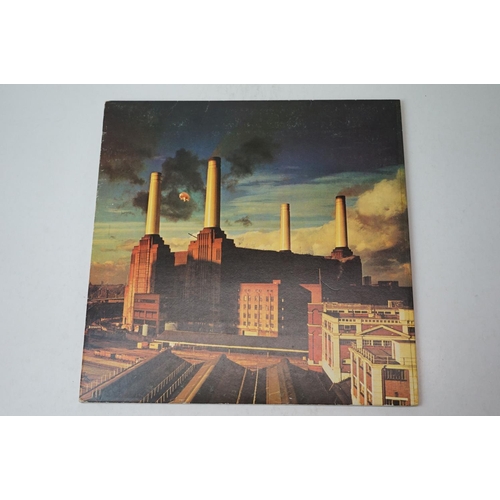 29 - Vinyl - Pink Floyd 2 LP's to include Animals (SHVL 815) gatefold sleeve, no barcode printer credit, ... 