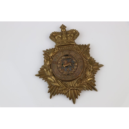 18 - A British Victorian 1881 - 1883 The Border Regiment Brass Helmet Badge Complete With All Fixings To ... 