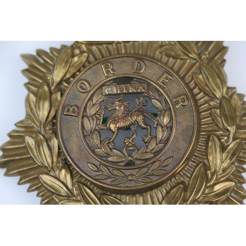 18 - A British Victorian 1881 - 1883 The Border Regiment Brass Helmet Badge Complete With All Fixings To ... 