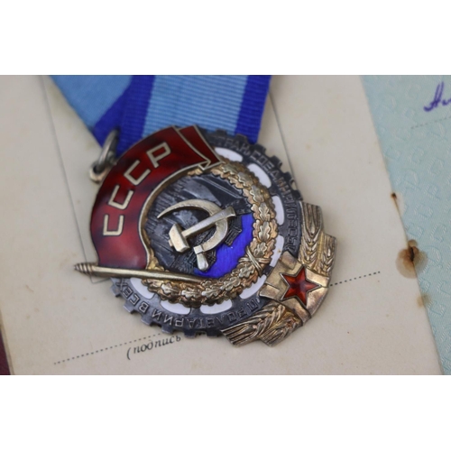 21 - A Russian / Soviet Union Order Of The Red Banner Of Labour Award Medal, Numbered 218603 And Maker Ma... 