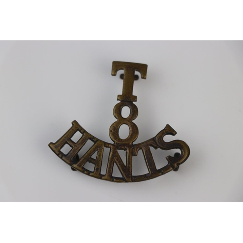 23 - A British 8th Territorial Of The Hampshire Regiment Brass Shoulder Title With Three Loop Fixings To ... 