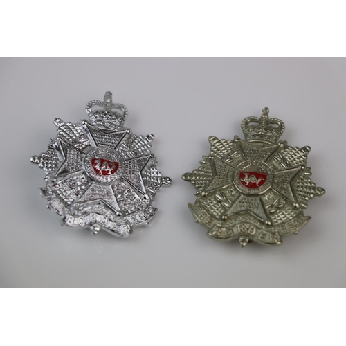 26 - A Pair Of British White Metal And Staybrite The Border Regiment Cap Badges, Both With Slide Fixings ... 