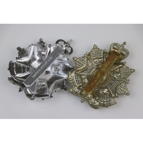 26 - A Pair Of British White Metal And Staybrite The Border Regiment Cap Badges, Both With Slide Fixings ... 