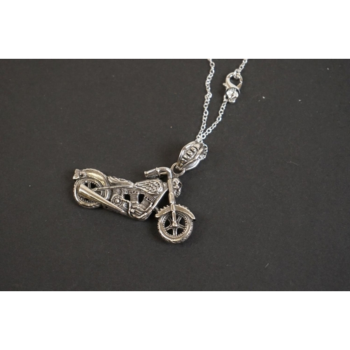 322 - Novelty silver pendant necklace of a Harley Davidson motorcycle