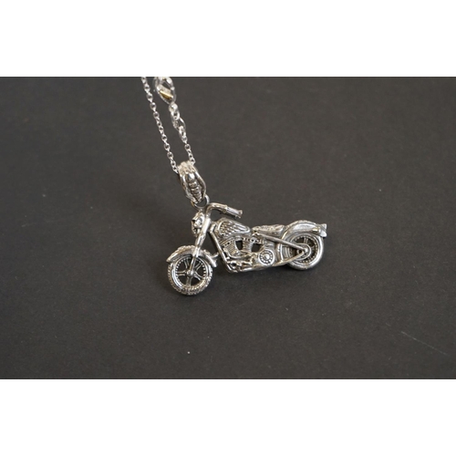 322 - Novelty silver pendant necklace of a Harley Davidson motorcycle
