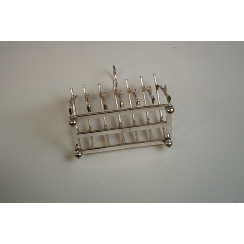 339 - Silver plated rifle style toast rack on bun feet
