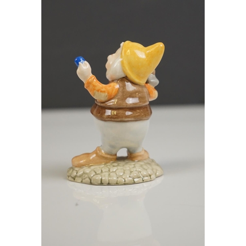 168 - Royal Doulton Set of Snow White and the Seven Dwarfs, model numbers SW9 to SW16, Snow White 15cms hi... 